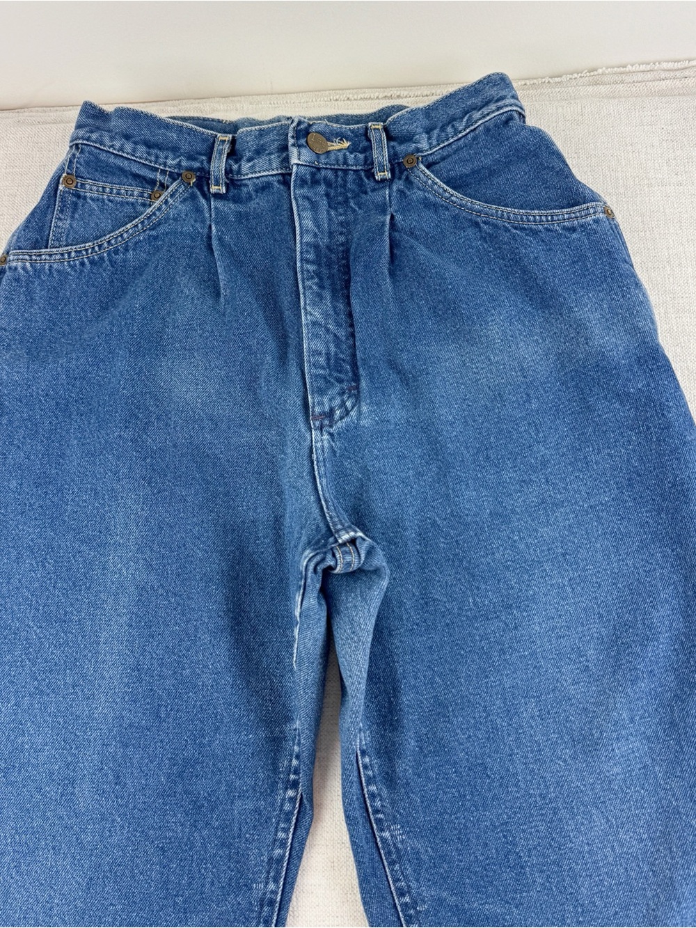 Lee high rise mom jeans pleated front Made in USA Vintage size 12 medium wash - Picture 2 of 16